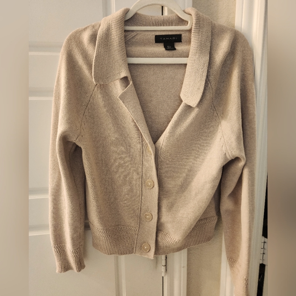 Tahari sweater size S